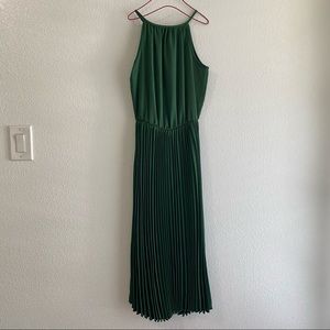 Francesca’s Elegant Emerald Green Dress